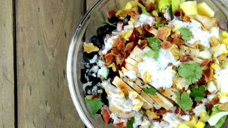 ensalada-cobb-con-aderezo-casero-tipo-ranch